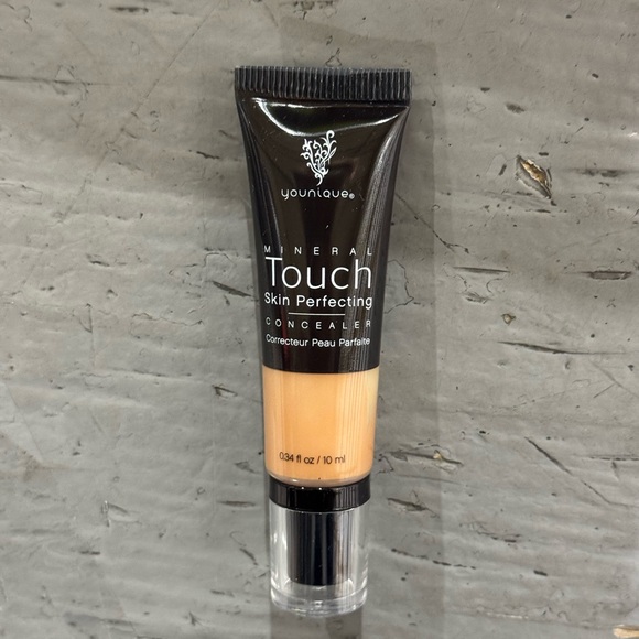 New in Box. Younique Touch Mineral Skin Perfecting Concealer - Satin - Picture 2 of 11